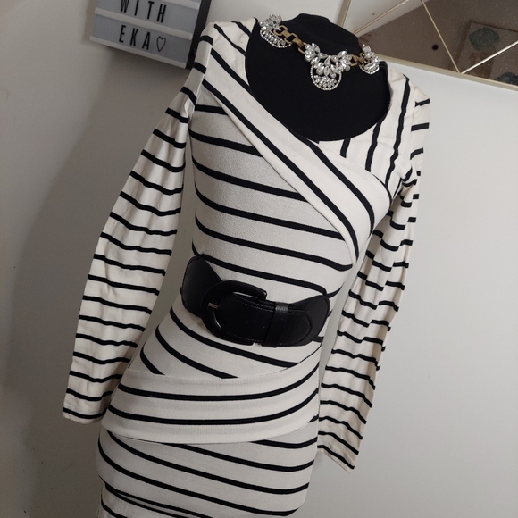 White stripe bodycon dress with attached belt - Picture 7 of 11
